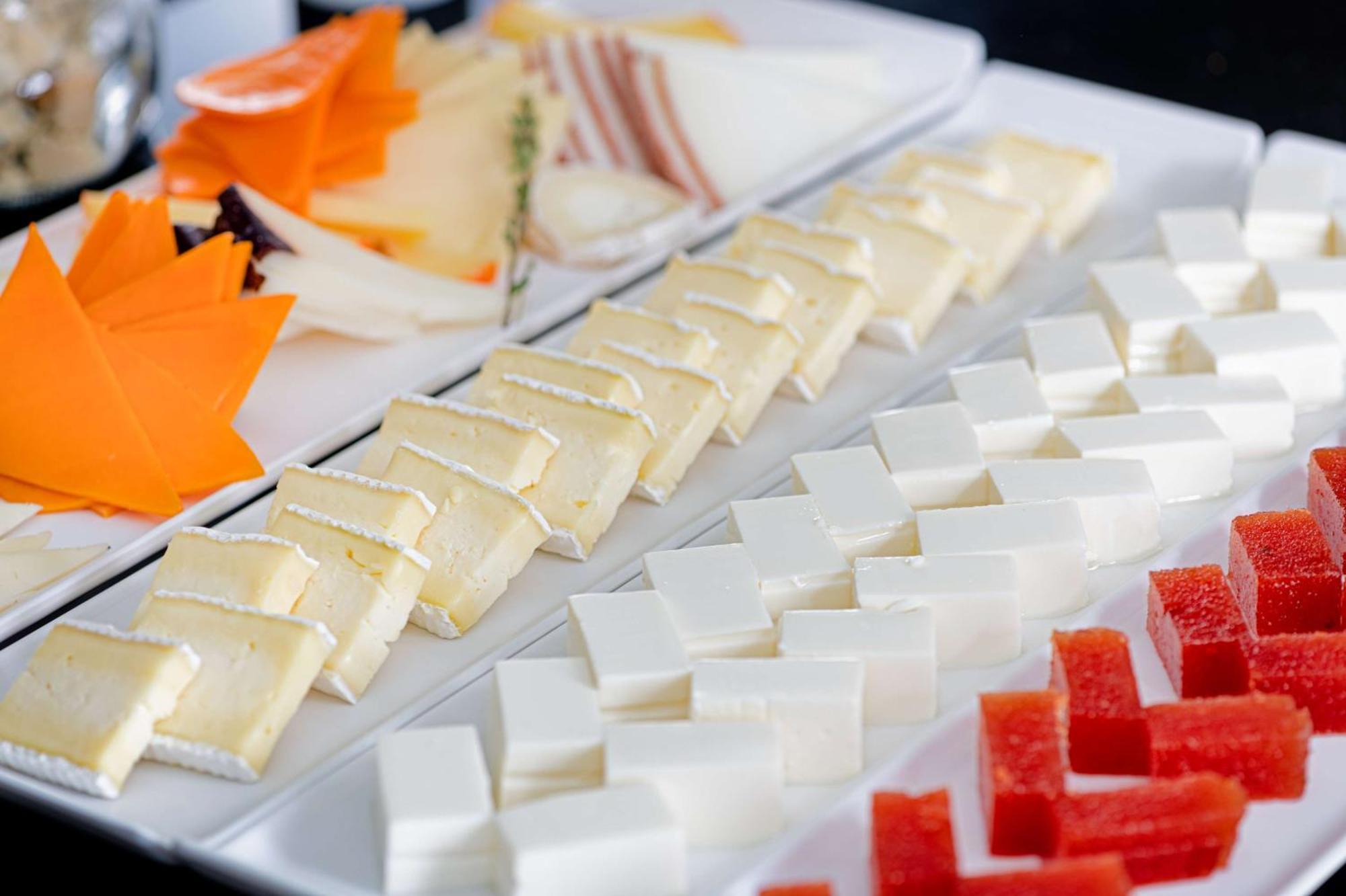 Nh Collection Madrid Paseo Del Prado Hotel Exterior foto A selection of cheese