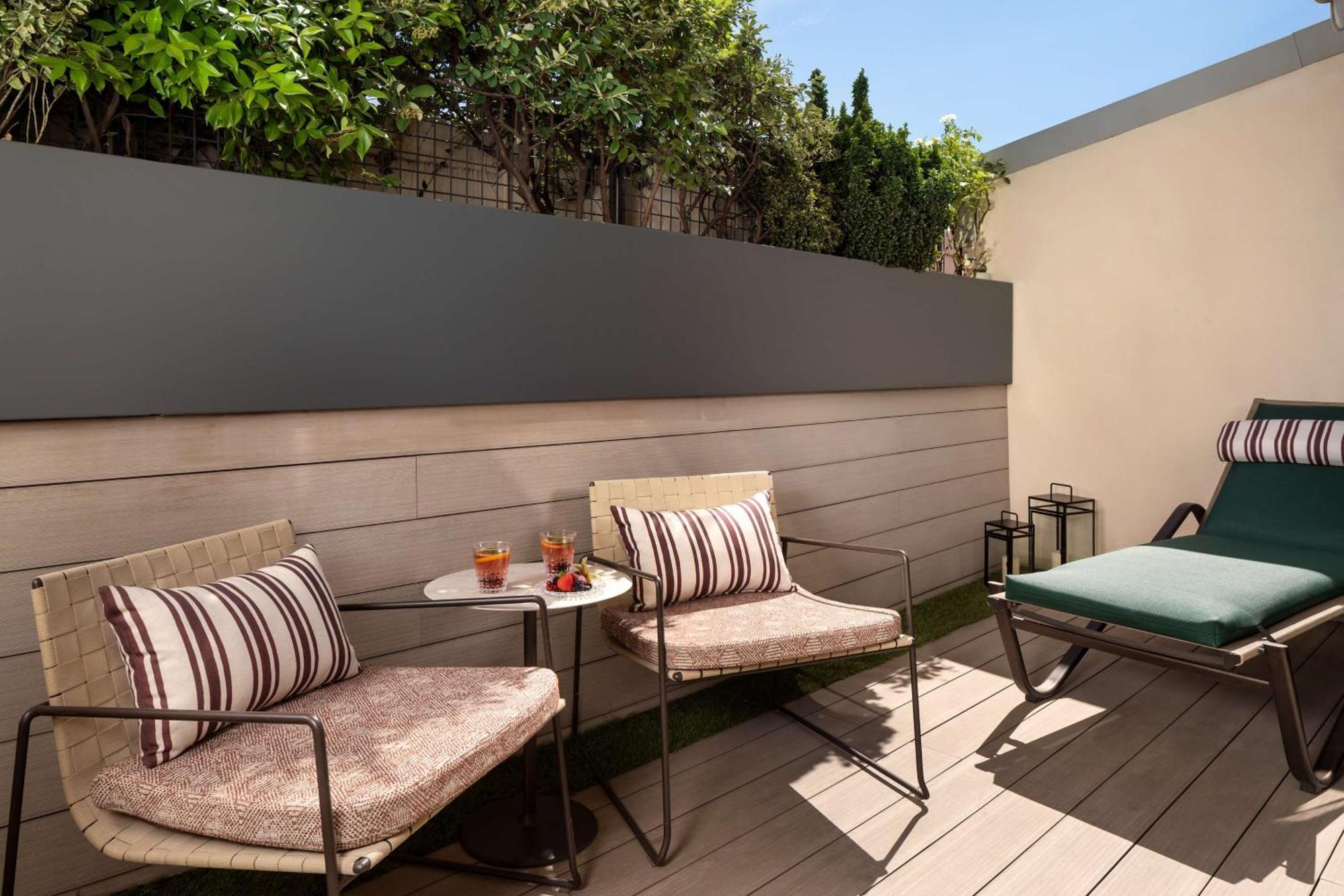 Nh Collection Madrid Paseo Del Prado Hotel Exterior foto A private terrace at the Mandarin Oriental