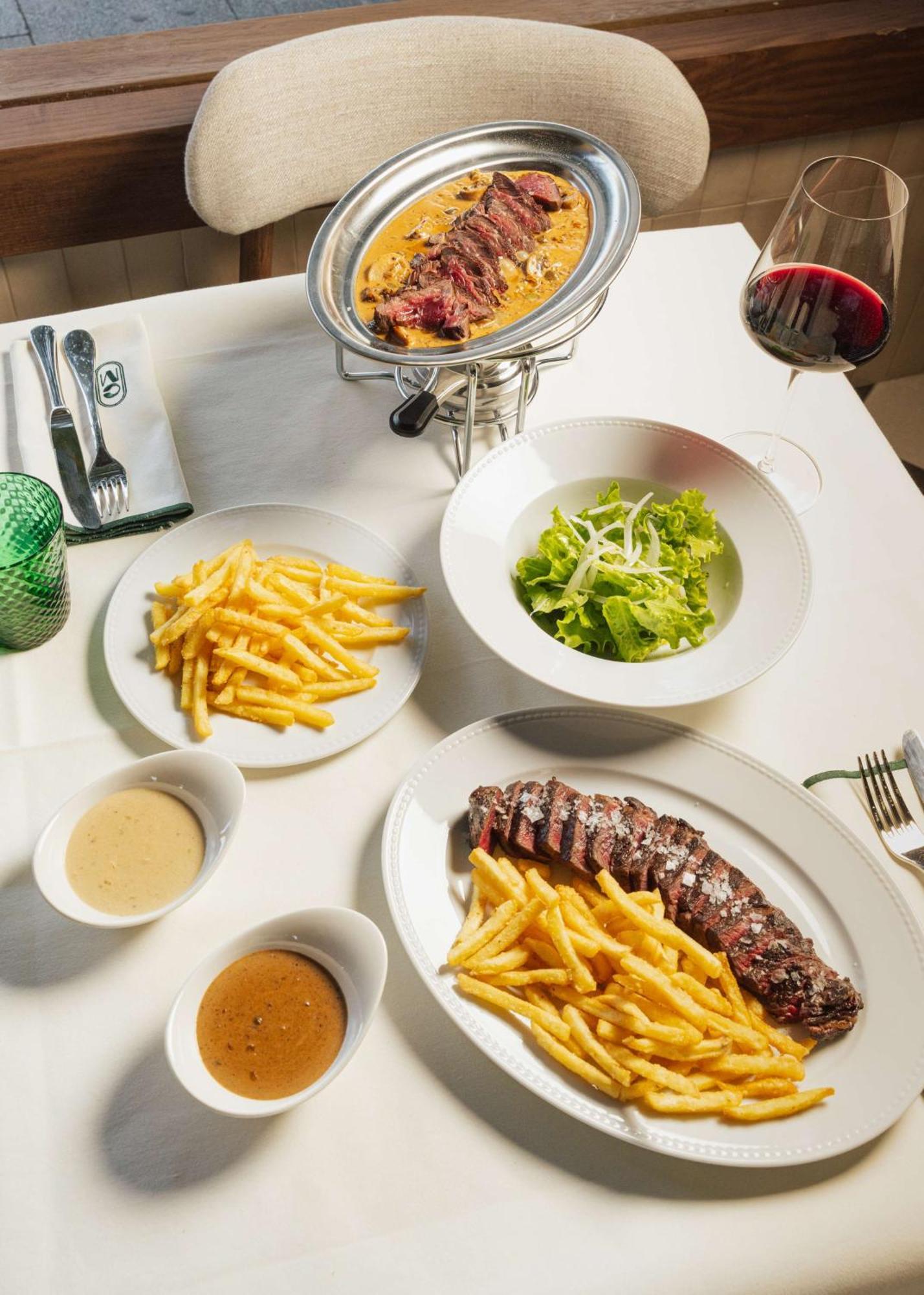 Nh Collection Madrid Paseo Del Prado Hotel Exterior foto A typical meal at the restaurant